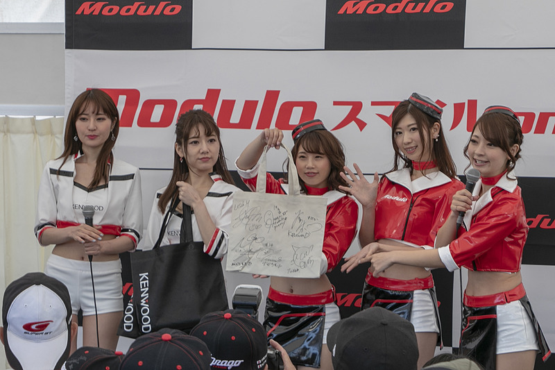 決勝日もModuloスマイルonステージは開催。こちらも人気ステージなので前列で見たい人は早めにステージ前で待機