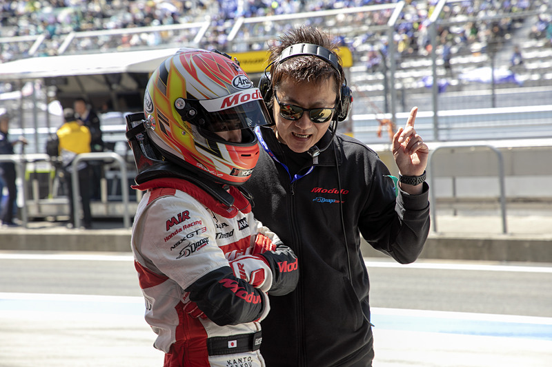 第2戦のスタートドライバーは大津選手。SUPER GT決勝デビューとなるだけに多くの関係者、メディアがその走りに注目していた