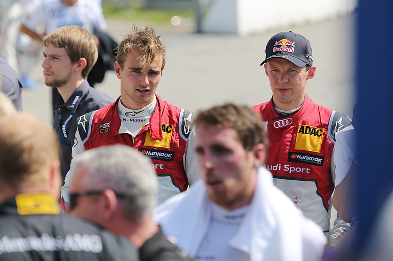 引退のレース1を17位で終えたマチアス・エクストローム。左はニコ・ミューラー