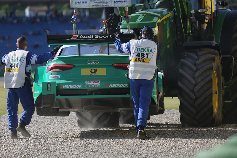 3回目のフリー走行でサックスコーナーでサンドトラップに突っ込んだニコ・ミューラー