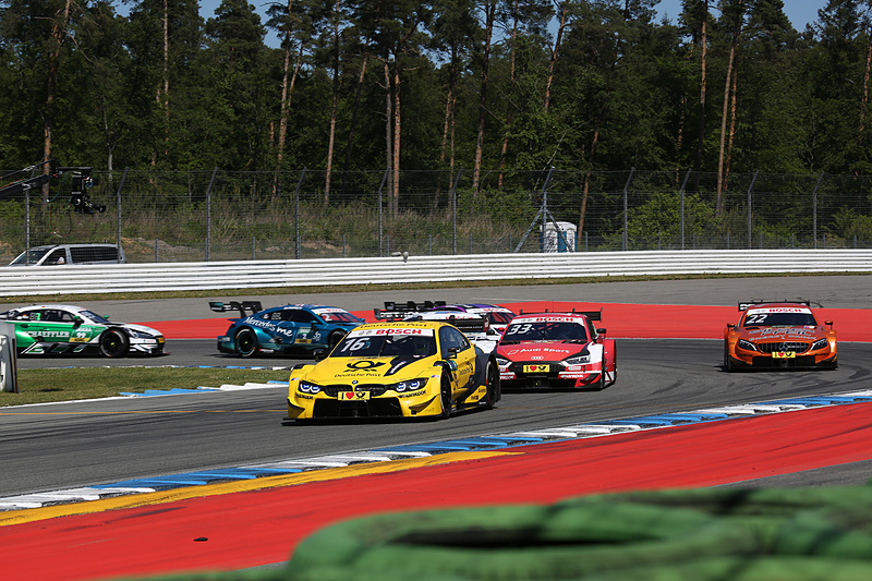 レース2のスタート（スピッツカーブ）、ポールポジションからスタートしたティモ・グロックがリード