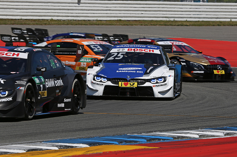 熾烈なポジション争い（25号車はフィリップ・エング）