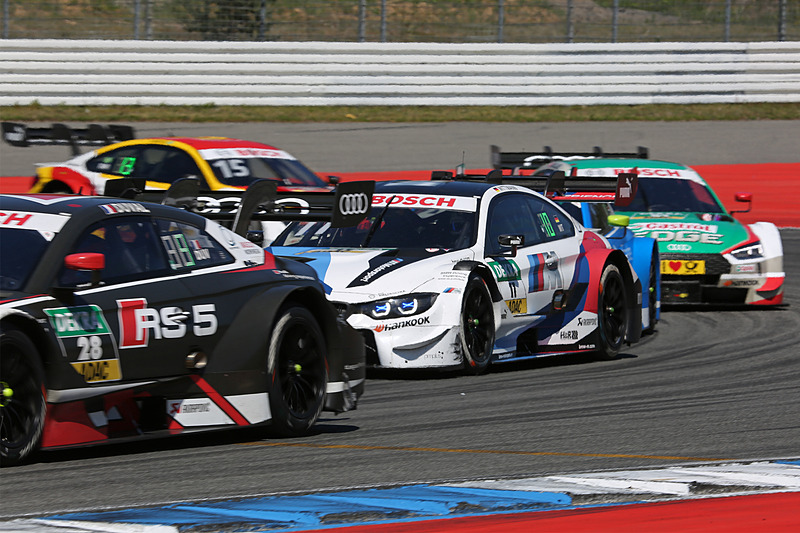 熾烈なポジション争い（25号車はフィリップ・エング）