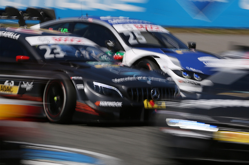 熾烈なポジション争い（25号車はフィリップ・エング）