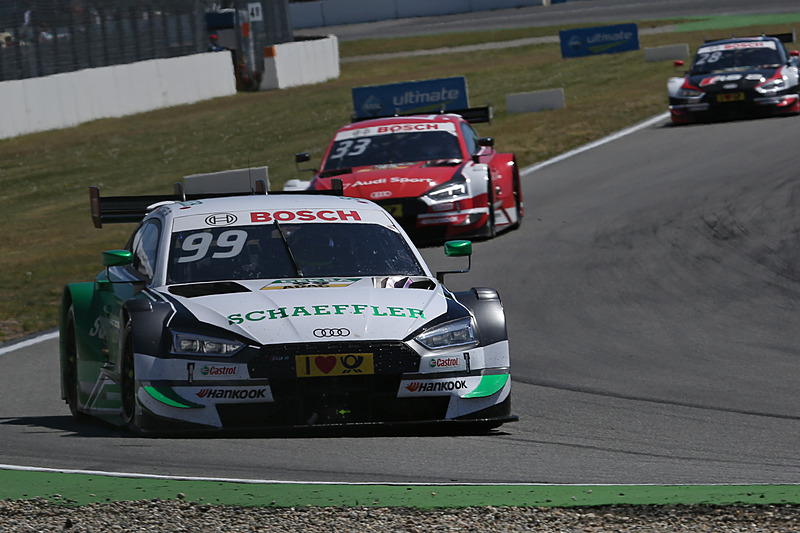 9番グリッドからじわりじわりとポジションを上げるマイク・ロッケンフェラー