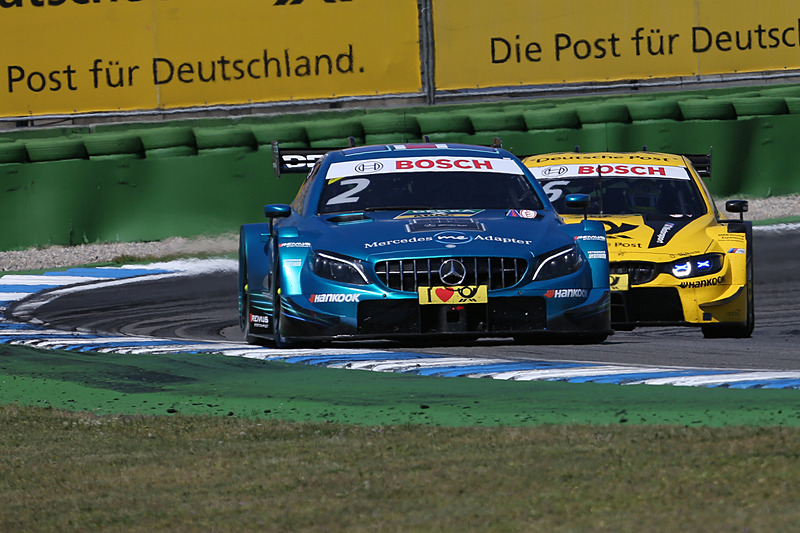 9番グリッドからじわりじわりとポジションを上げるマイク・ロッケンフェラー