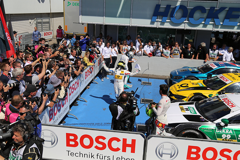 ガッツポーズするティモ・グロック