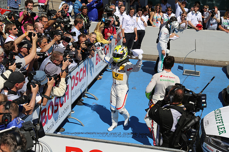 ガッツポーズするティモ・グロック