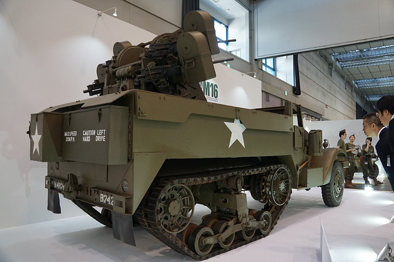 NPO法人 防衛技術博物館を造る会による「自走対空銃M16スカイクリーナー」の展示