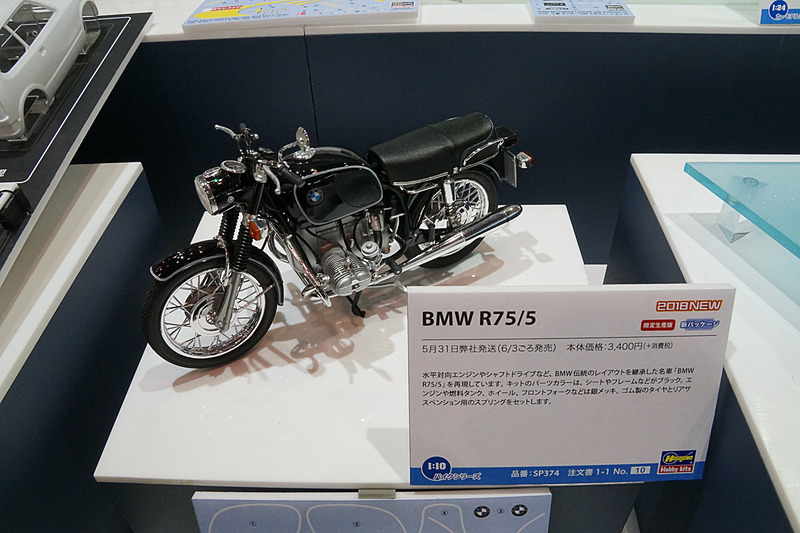 クルマやバイク関連の新製品が並ぶ
