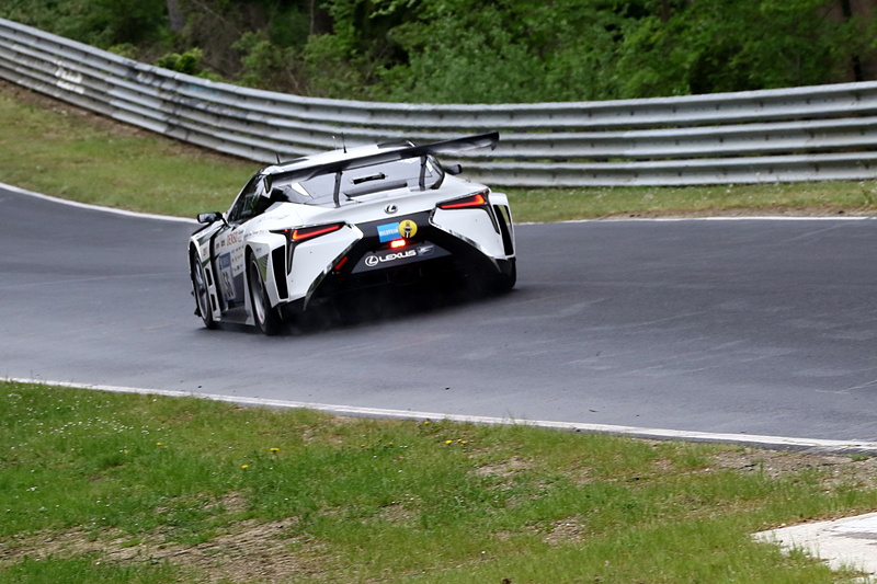 練習走行を行なう56号車「LEXUS LC」