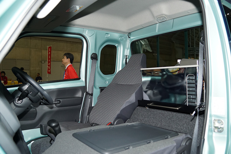 ハイルーフを採用して天井部分に収納スペースを用意