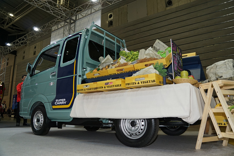 展示会場では野菜を搭載