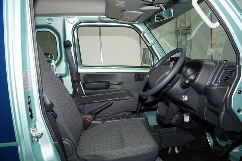 ハイルーフを採用して天井部分に収納スペースを用意