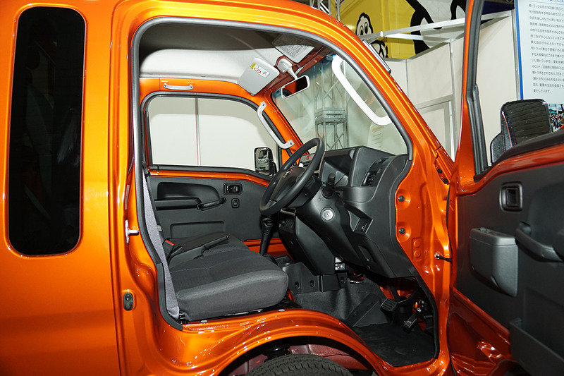 ダイハツ工業が展示した「ハイゼットトラック」の「ジャンボ」