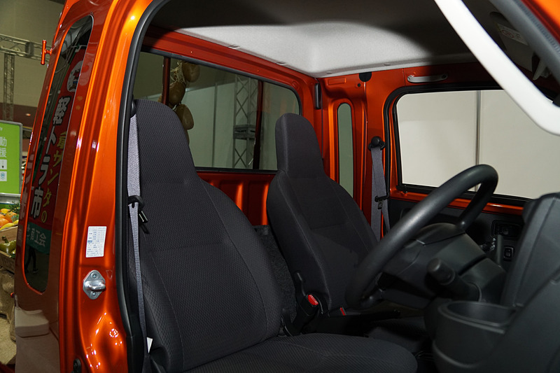 ダイハツ工業が展示した「ハイゼットトラック」の「ジャンボ」