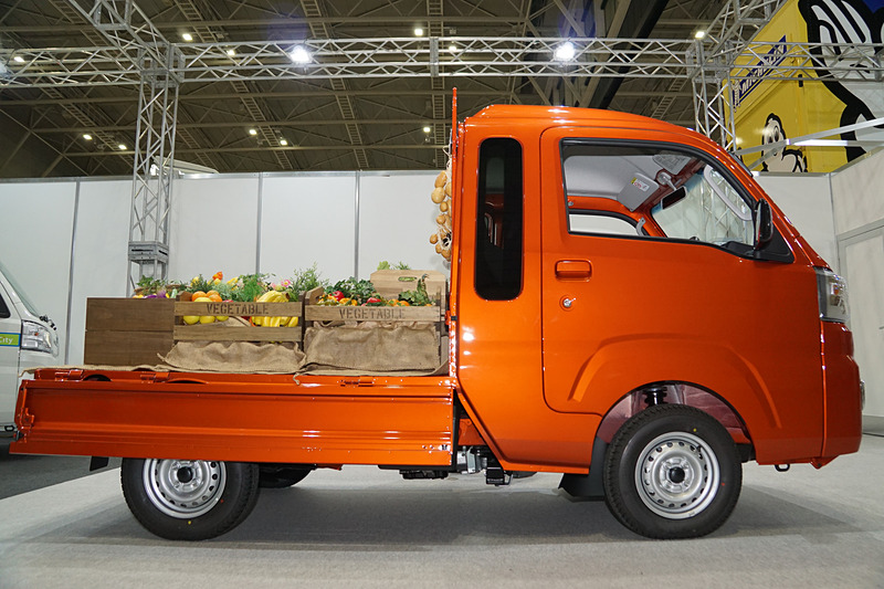 ダイハツ工業が展示した「ハイゼットトラック」の「ジャンボ」