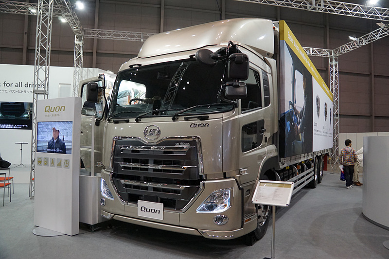 UDトラックスのブース