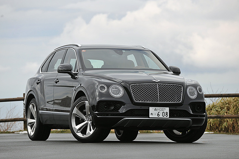 2016年6月に日本デビューした「ベンテイガ W12」