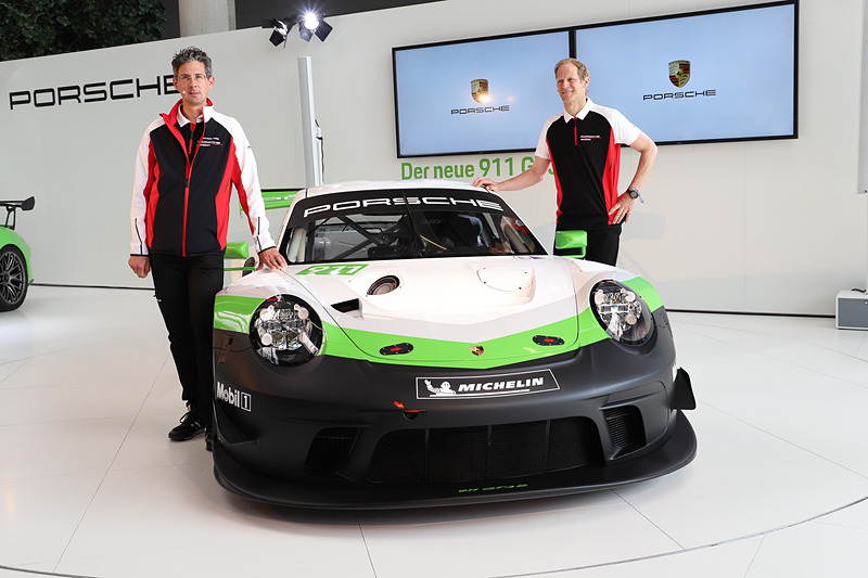 新型「911 GT3 R」をニュルブルクリンクで世界初公開