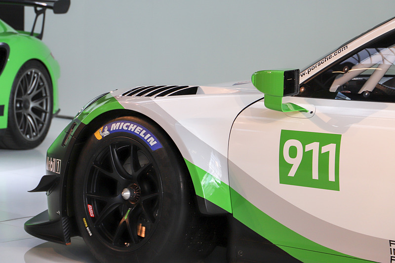 各種空力パーツにより空力性能を向上