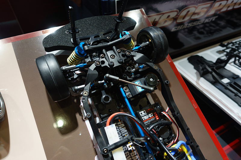 モーター後方配置。ステアリングサーボの位置にも注目