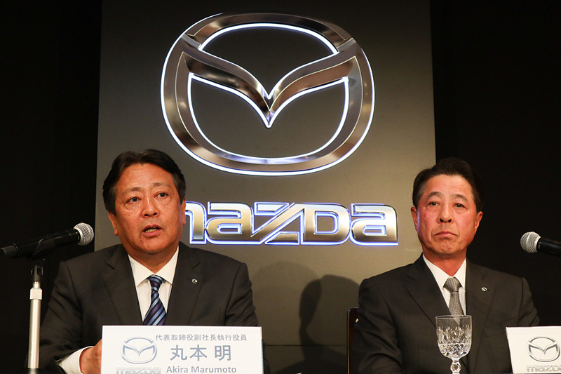 記者会見の後半は質疑応答となった