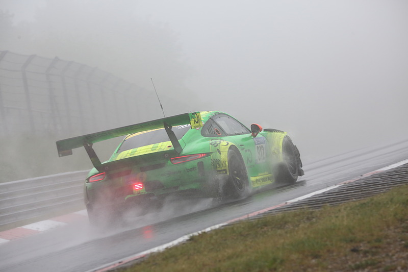 ニュルブルクリンクに濃い霧が発生