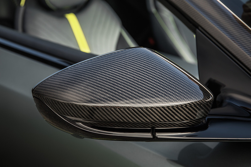 DB11 AMR「AMRシグネチャー・エディション」も登場。こちらは100台限定モデルで価格は20万1995ポンド