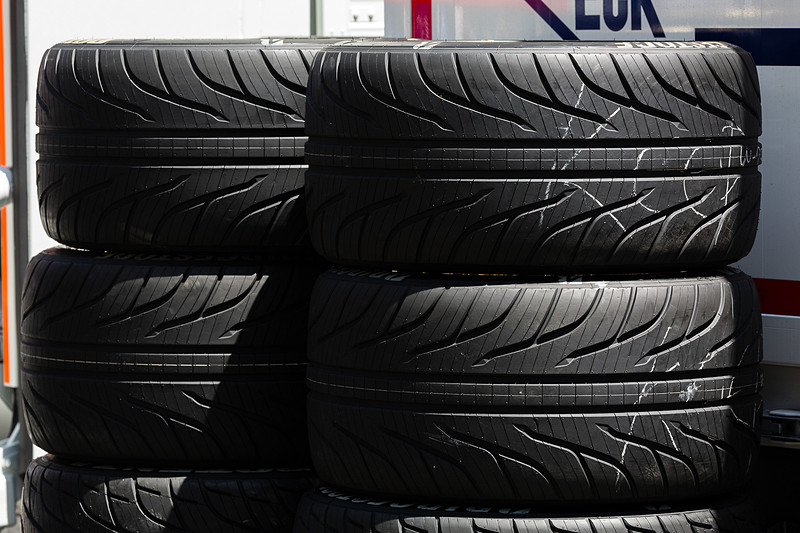 GT500クラスやGT300クラスとさまざまなチームにタイヤを供給するブリヂストン