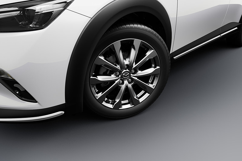 高輝度ダーク塗装の18インチアルミホイール