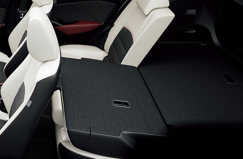 後席およびラゲッジスペース