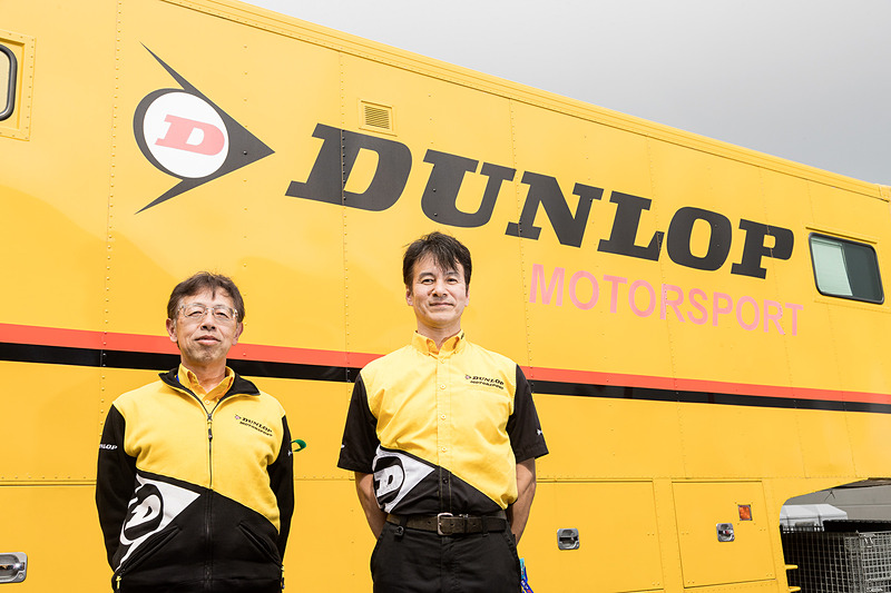住友ゴム工業株式会社 モータースポーツ部長 谷川氏（左）、同 モータースポーツ部 今北氏（右）