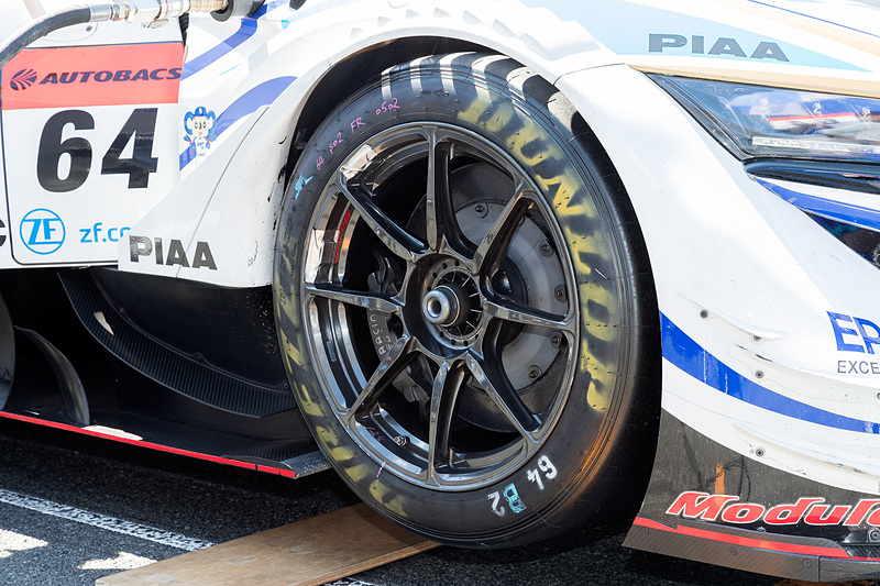 64号車 Epson Modulo NSX-GT（ベルトラン・バゲット/松浦孝亮組）に装着されるダンロップタイヤ