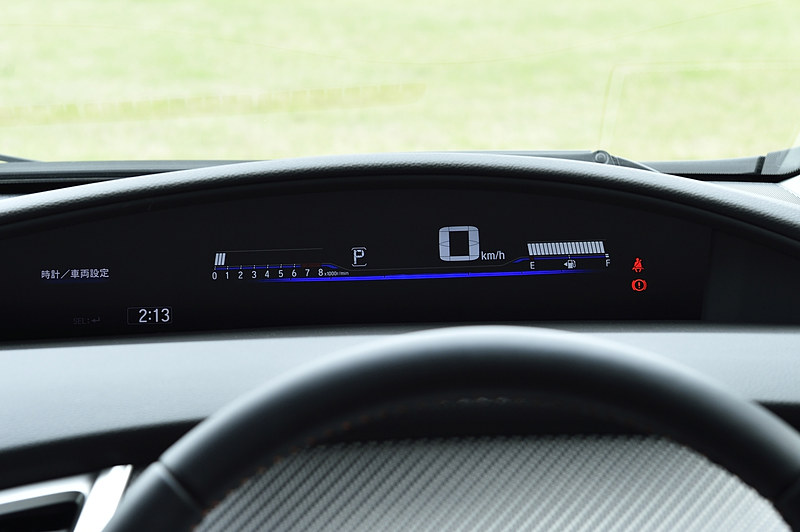 メーターは全車横長のデジタルタイプ