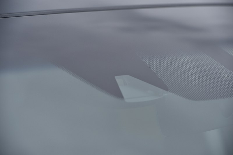 フロントウィンドウ内側にホンダ センシング用の単眼カメラを設置している