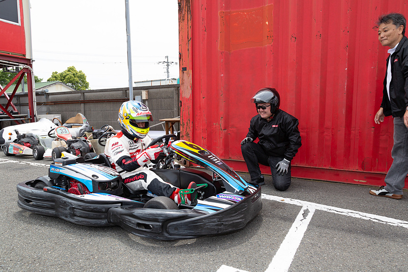 Car Watchチームは道上選手に助っ人依頼。「次お願いします！」と気軽に頼んでしまったが、よく考えると道上選手がノーギャラで乗ってくれるのはすごいことでした