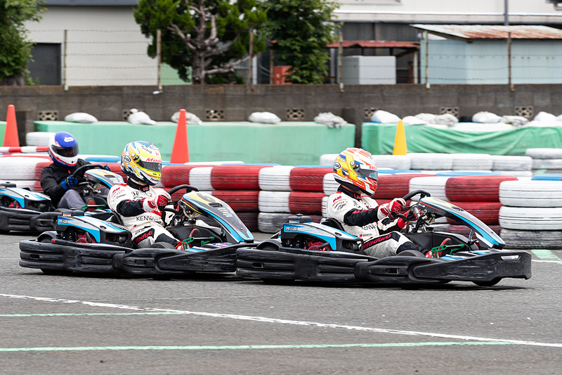 テールトゥノーズのバトルを見せた道上選手（後方を走行）vs大津選手（前走車）の先輩後輩対決