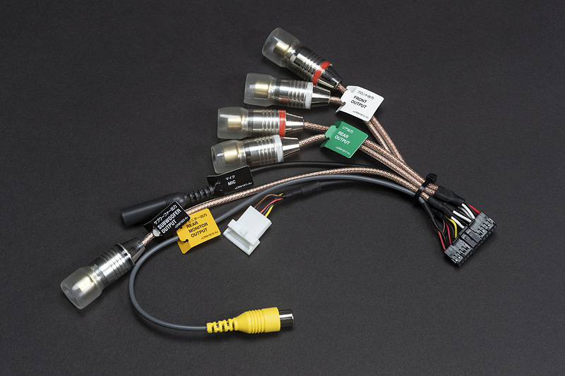 フロント、リア、サブウーハーの各アンプ用ラインケーブルにもOFCを採用