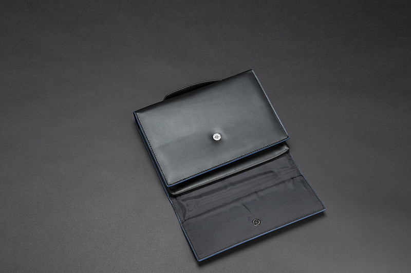 下側を開いたところ