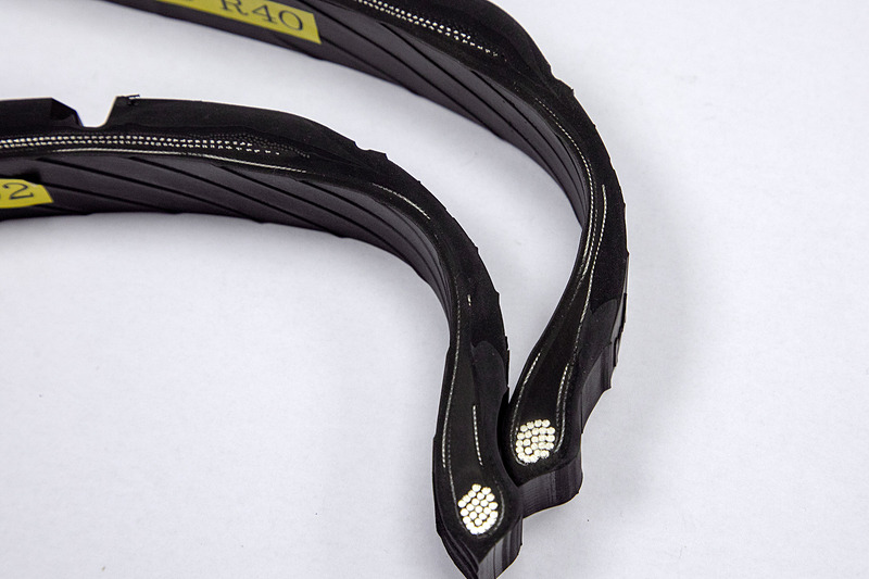 サイドウォールの剛性を5％低減しただけでなく、接地形状をフラットにするといった変更が行なわれた