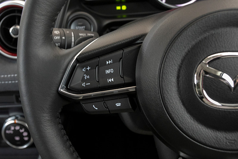 ステアリングは変更を受けていないが、マツダ・レーダー・クルーズ・コントロール（MRCC）の使い勝手が向上したので操作する機会が増えるかも？