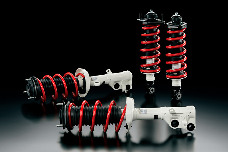 レッド塗装のスプリングが刺激的な「サスペンション」セット（10万5840円/台）