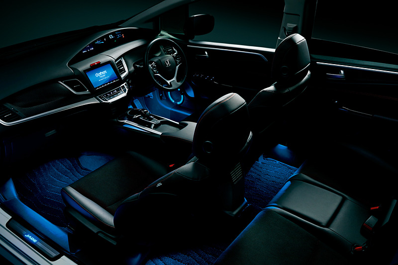 純正アクセサリーを装着した車内のイメージ