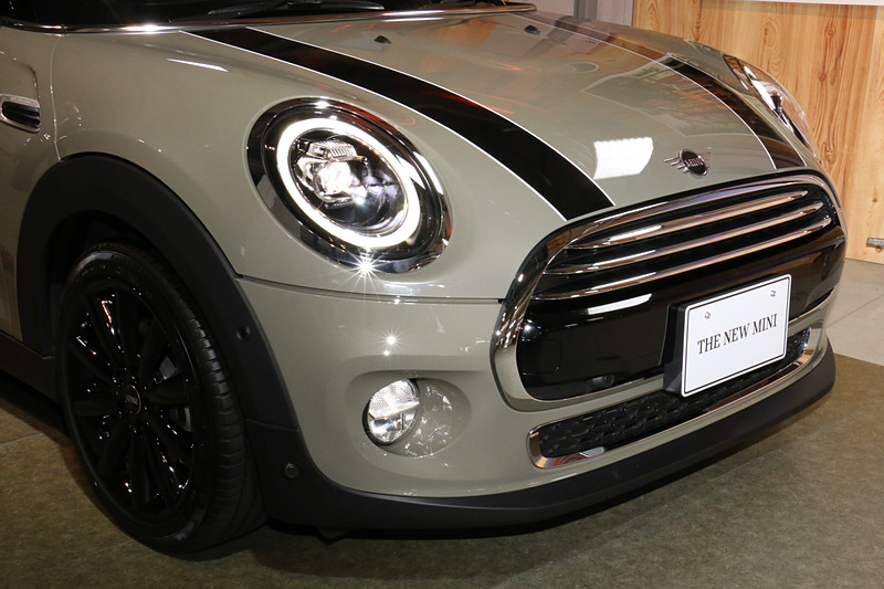 MINI クーパー 5ドアのフロントマスク