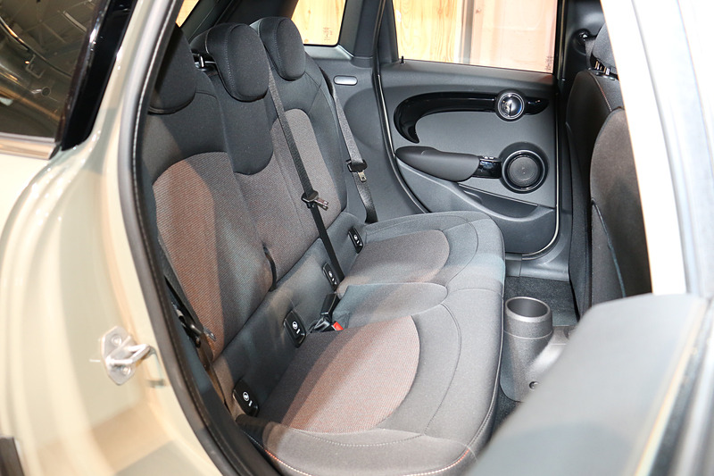 クーパーのシート