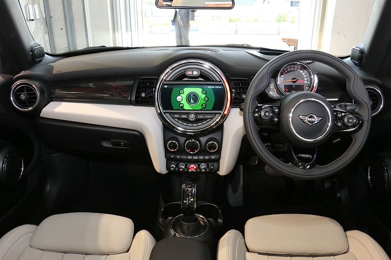 MINI クーパー S コンバーチブルのインテリア