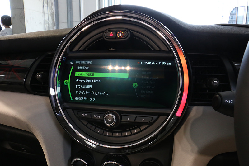 センター・ディスプレイはカーナビの地図表示のほか、「ドライビング・アシスト」の設定変更なども行なえる
