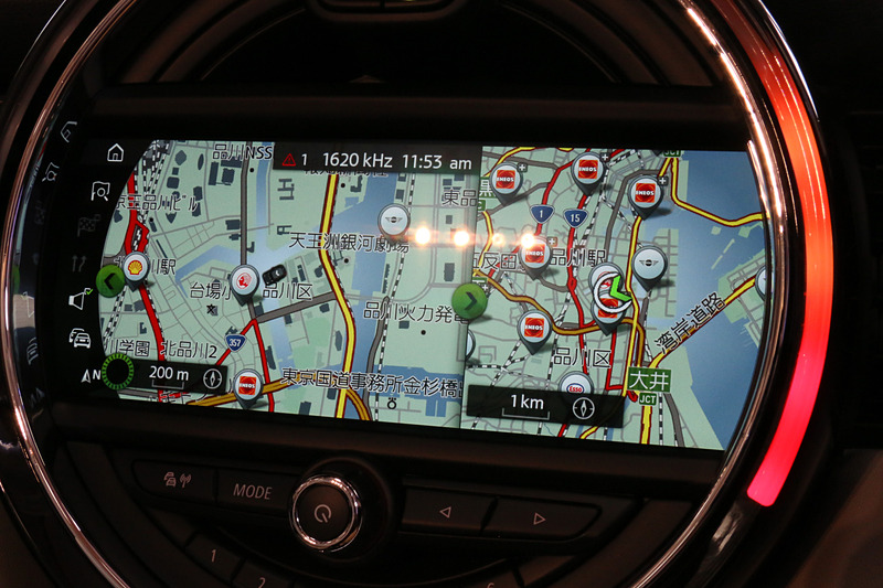 センター・ディスプレイはカーナビの地図表示のほか、「ドライビング・アシスト」の設定変更なども行なえる