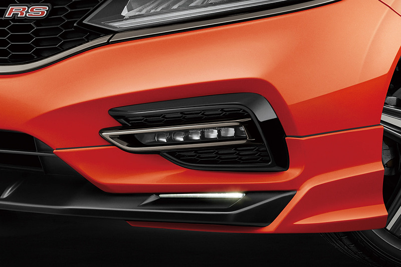 フロントアンダースポイラーの専用オプション「エアロイルミネーション」は常時点灯タイプ